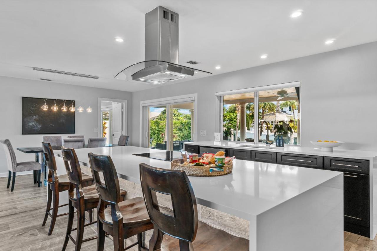 Villa Seven Palms Waterfront, Heated Pool & Private Dock -walk To Beach! West Palm Beach