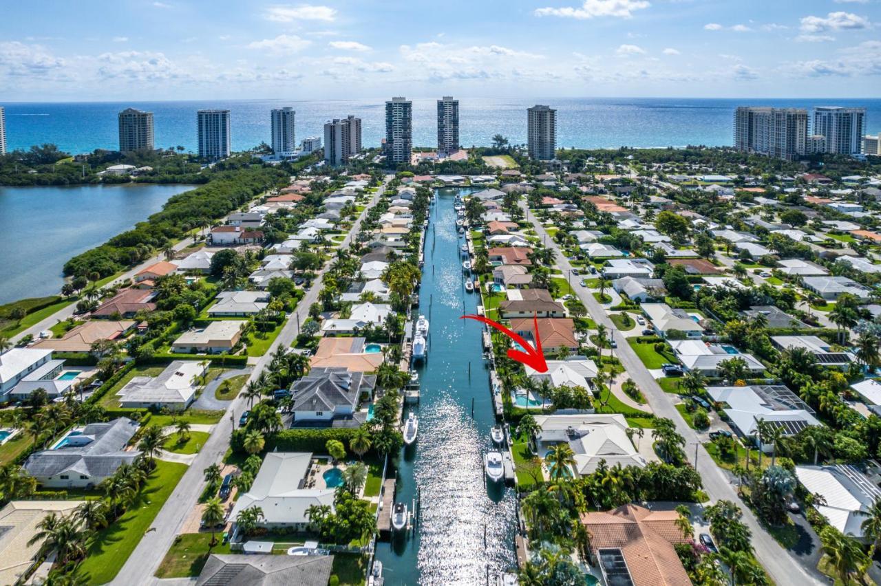 Villa Seven Palms Waterfront, Heated Pool & Private Dock -walk To Beach! *