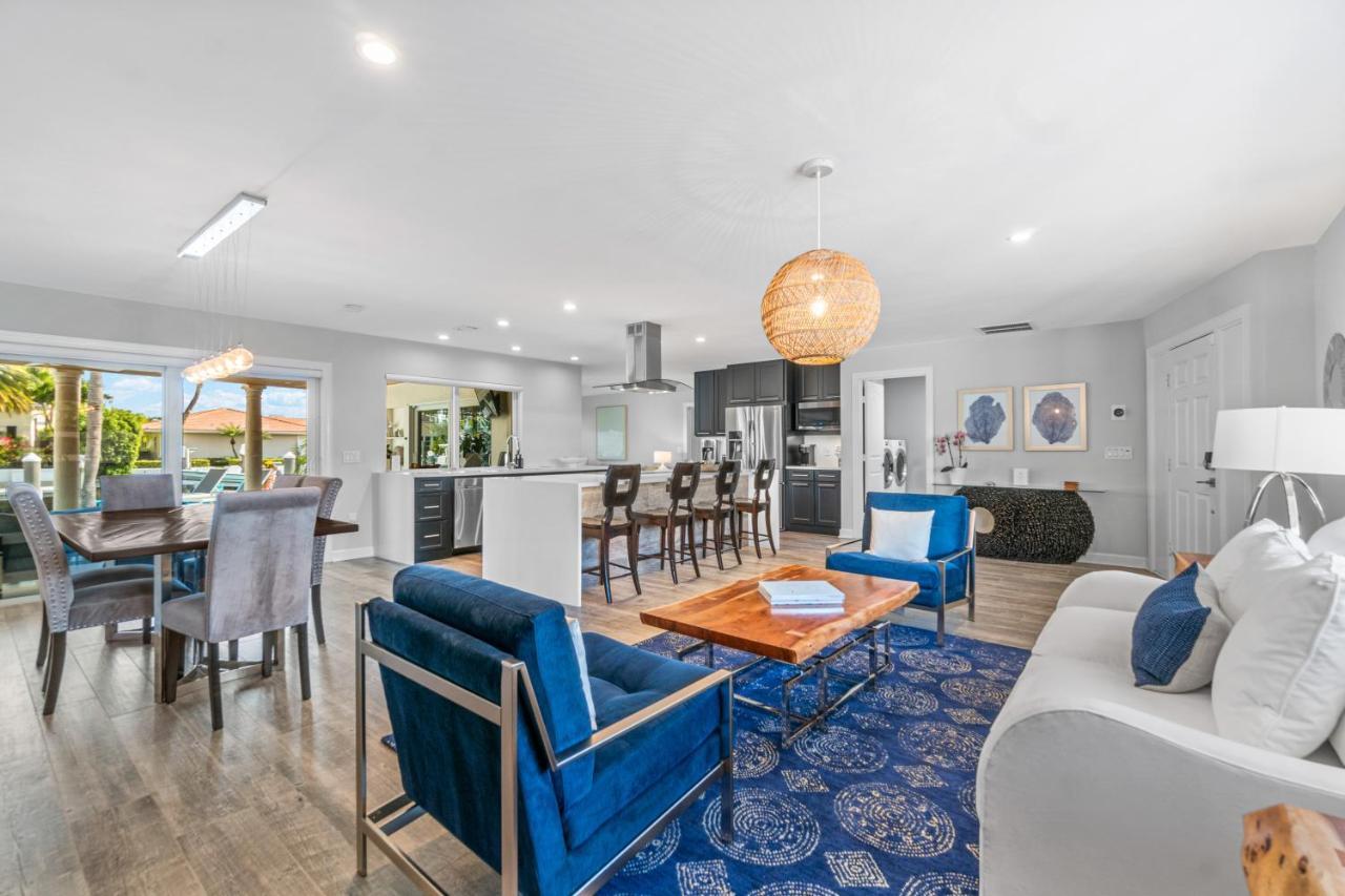 Villa Seven Palms Waterfront, Heated Pool & Private Dock -walk To Beach!