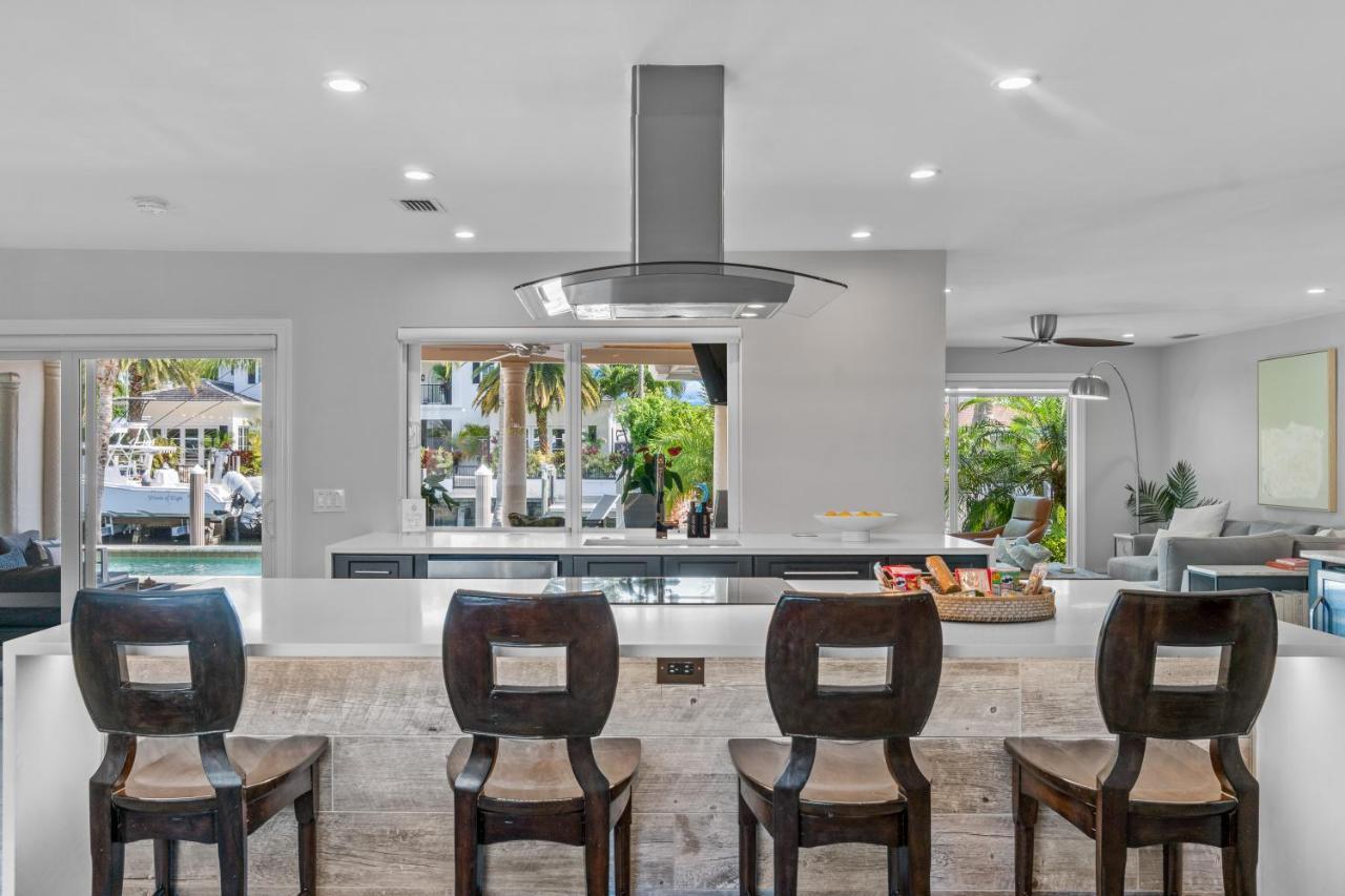 Villa Seven Palms Waterfront, Heated Pool & Private Dock -walk To Beach! West Palm Beach