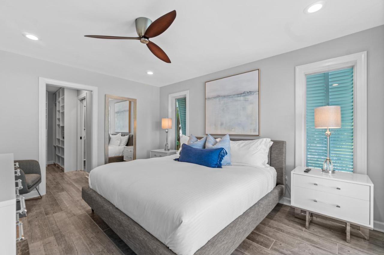 Seven Palms Waterfront, Heated Pool & Private Dock -walk To Beach! Villa West Palm Beach