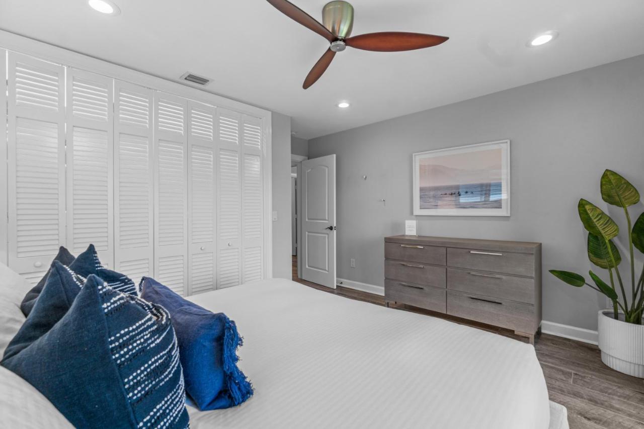 Seven Palms Waterfront, Heated Pool & Private Dock -walk To Beach! Villa