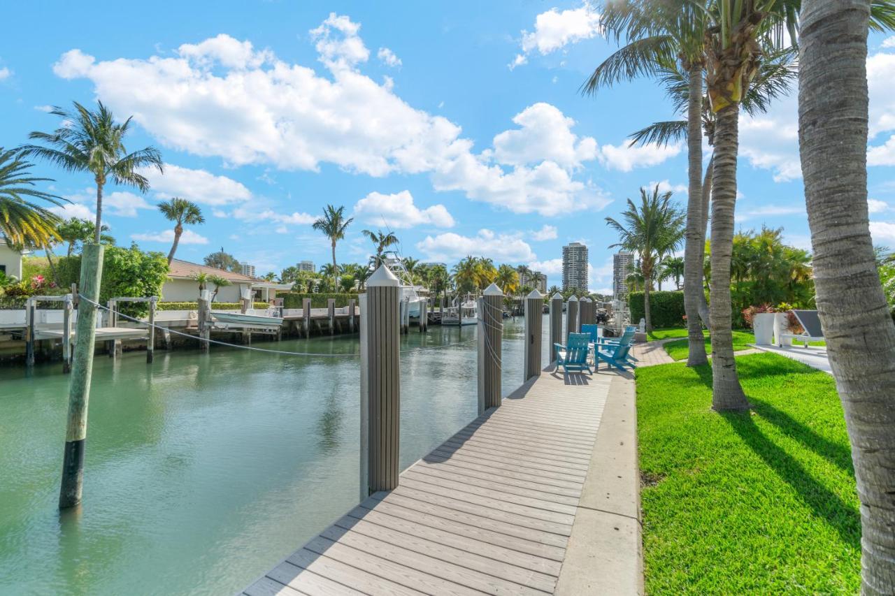 Villa Seven Palms Waterfront, Heated Pool & Private Dock -walk To Beach! West Palm Beach