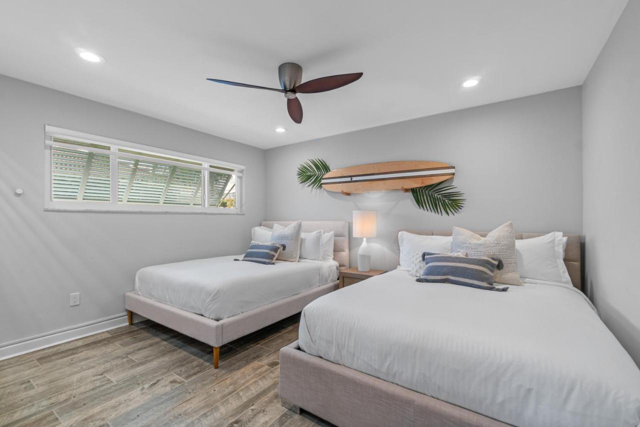 Villa Seven Palms Waterfront, Heated Pool & Private Dock -walk To Beach! *