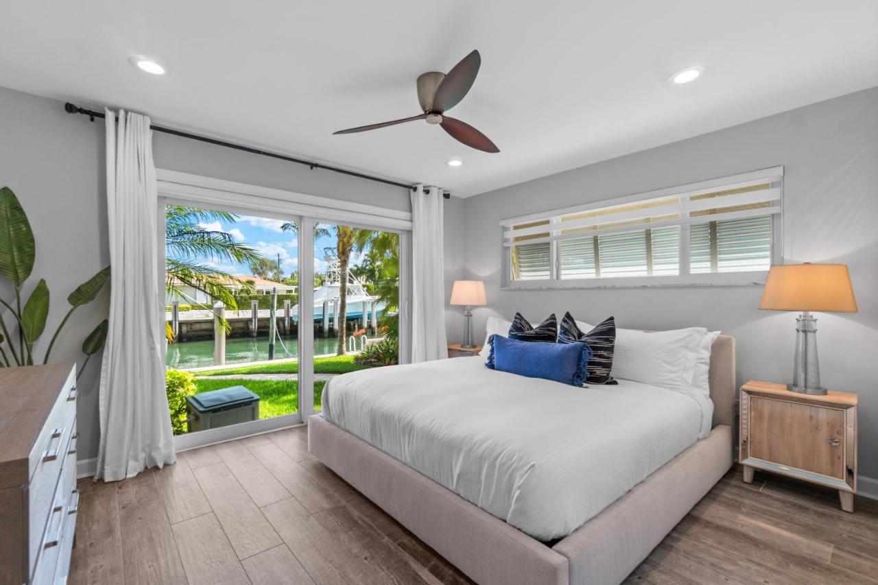 Villa Seven Palms Waterfront, Heated Pool & Private Dock -walk To Beach! *