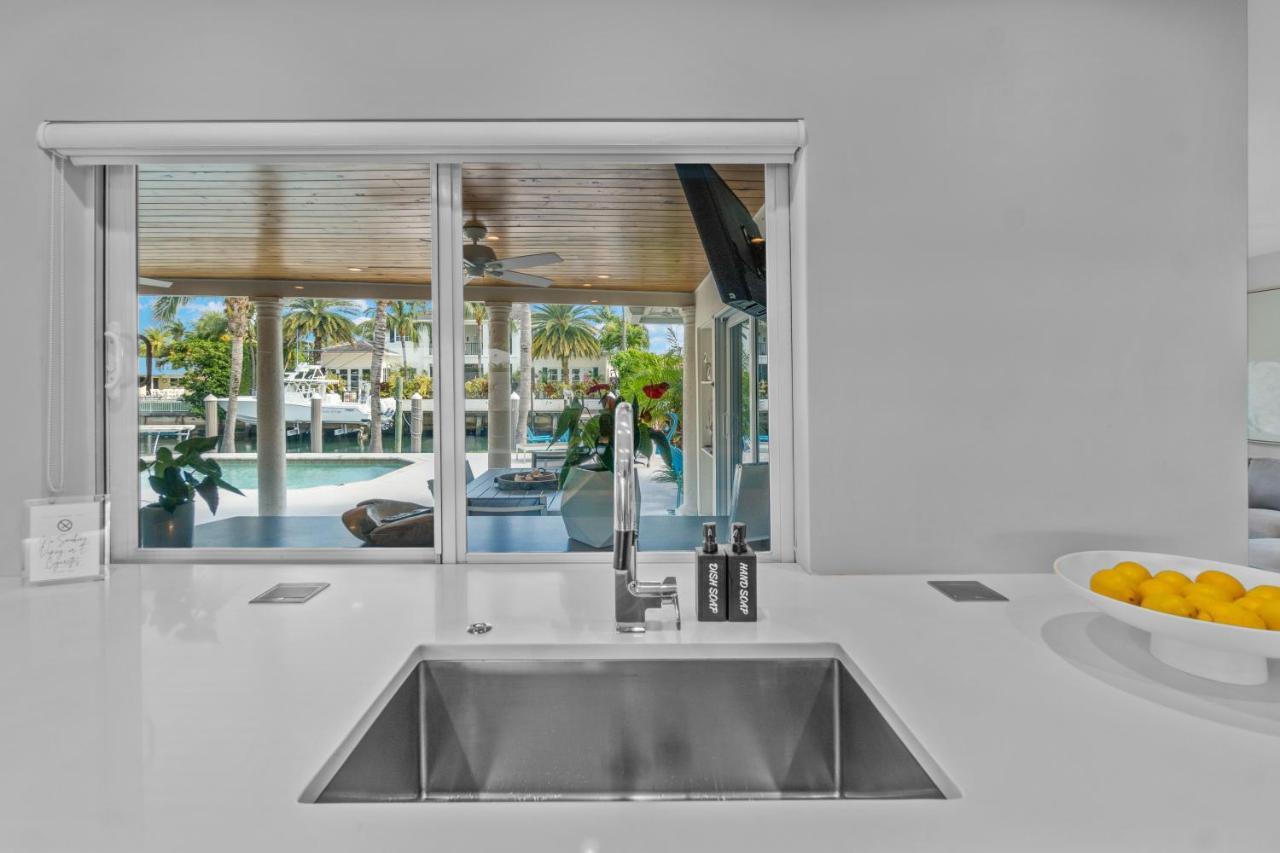 Seven Palms Waterfront, Heated Pool & Private Dock -walk To Beach! *