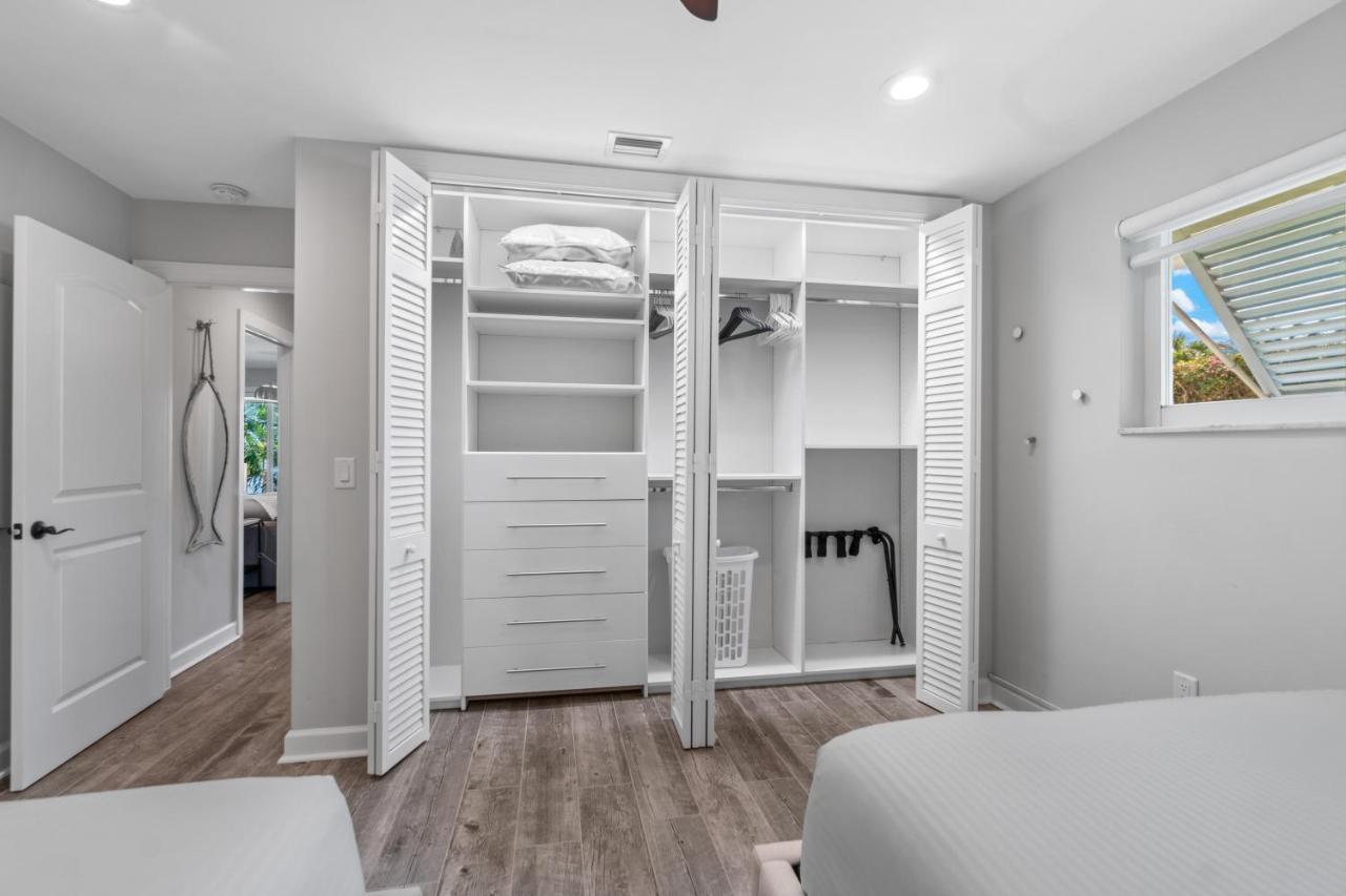 Villa Seven Palms Waterfront, Heated Pool & Private Dock -walk To Beach! West Palm Beach