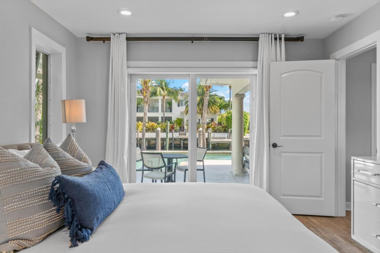 Villa Seven Palms Waterfront, Heated Pool & Private Dock -walk To Beach!