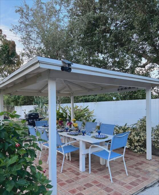Beautiful Main House In West Palm Holiday home *