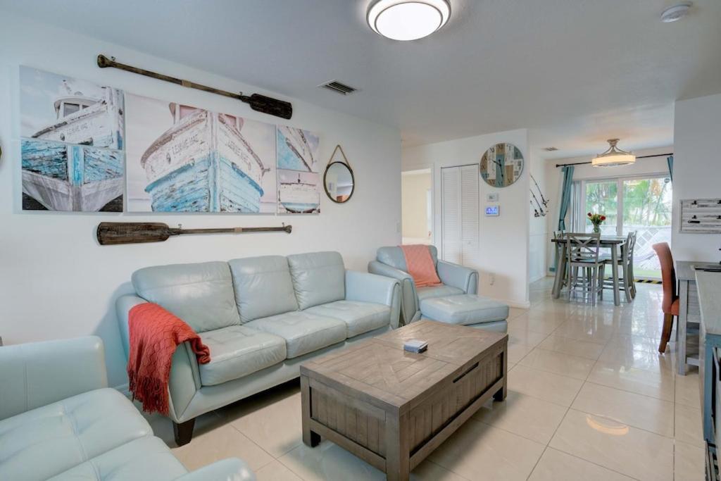Holiday home Cj's Coastal - Right Near Beach! *