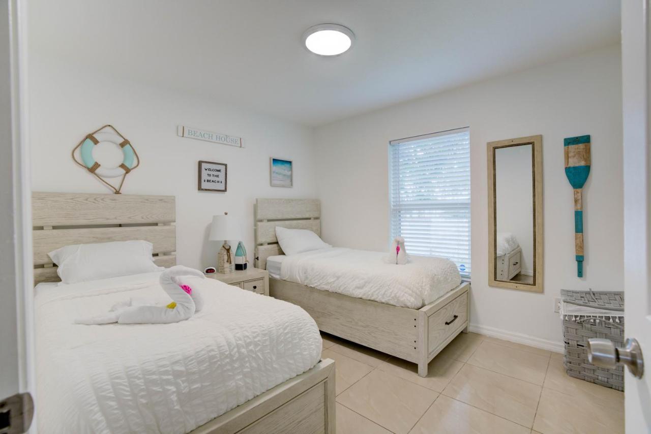 Holiday home Cj's Coastal - Right Near Beach!