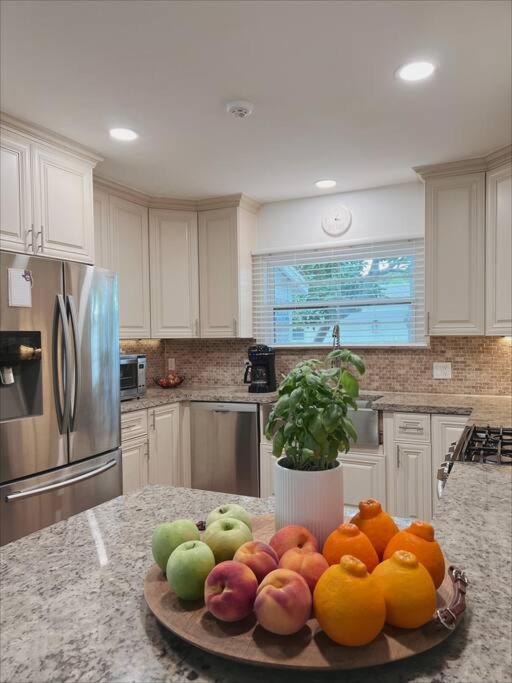 Beautiful Main House In West Palm Holiday home *