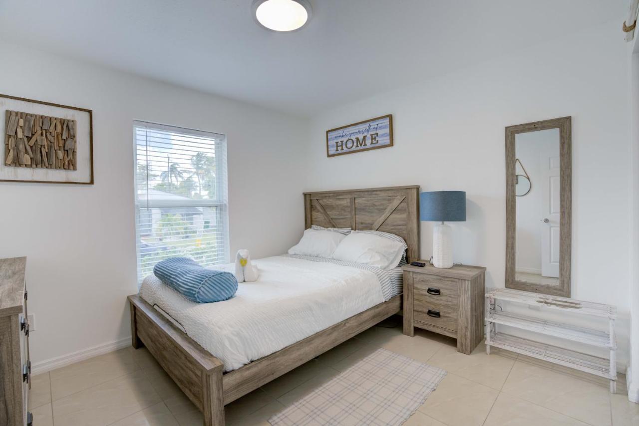 Holiday home Cj's Coastal - Right Near Beach! *