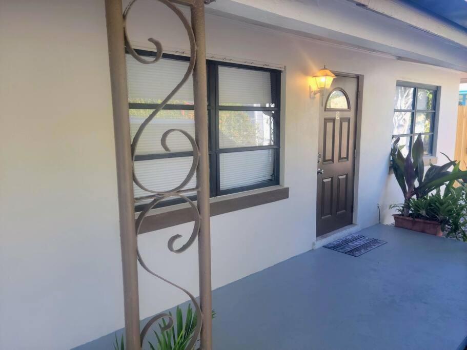1 Bedroom In Historic District Min From Downtown/beach Apartment