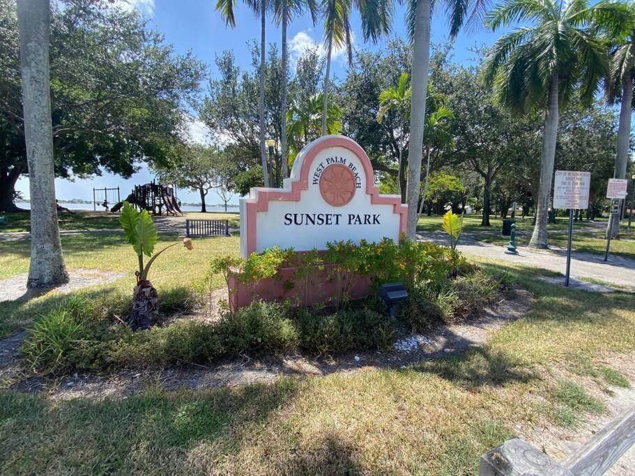 Apartment Private Townhouse With Courtyard And Covered Patio West Palm Beach