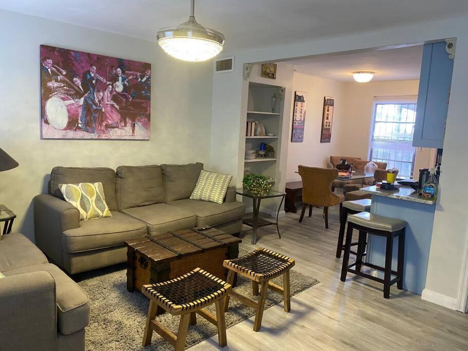 Private Townhouse With Courtyard And Covered Patio West Palm Beach
