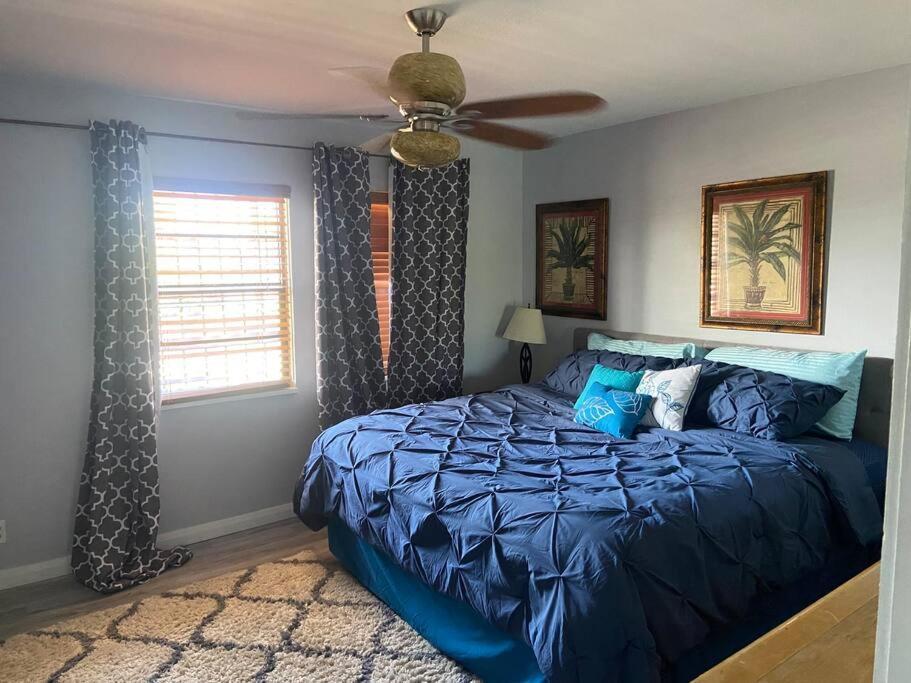 Private Townhouse With Courtyard And Covered Patio