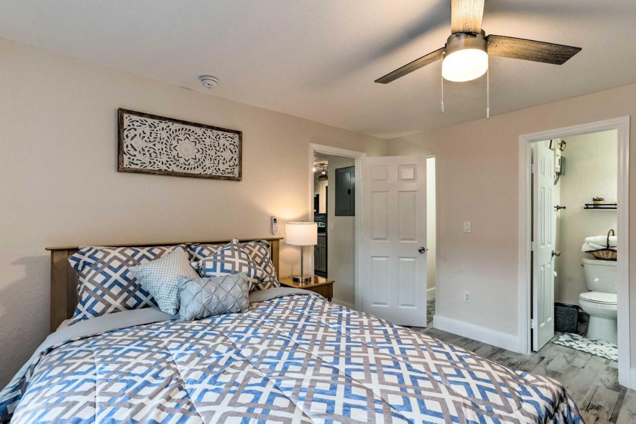 Inviting Less Than 2 Mi To Riviera Beach! Apartment