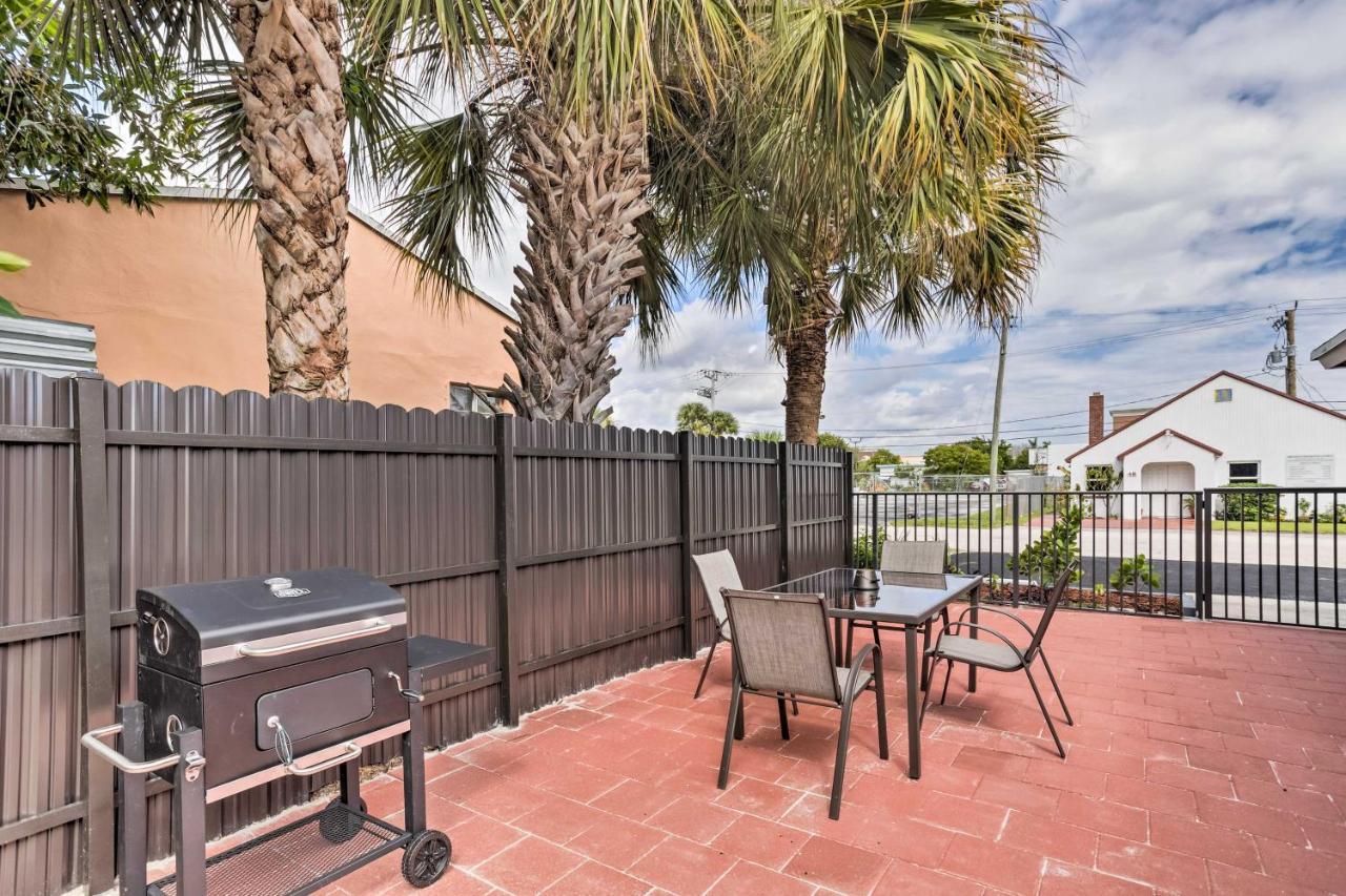 Inviting Less Than 2 Mi To Riviera Beach! Apartment