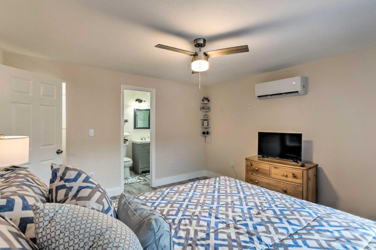 Inviting Less Than 2 Mi To Riviera Beach! Apartment