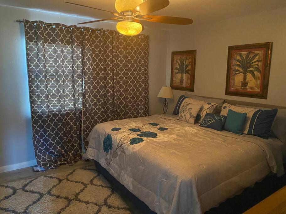 Private Townhouse With Courtyard And Covered Patio *