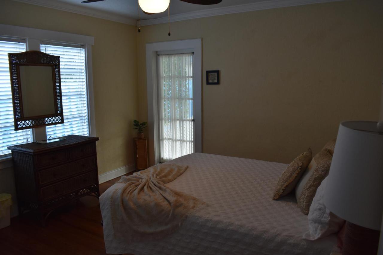 In The Heart Of West Palm Beach, Pets Welcome Villa