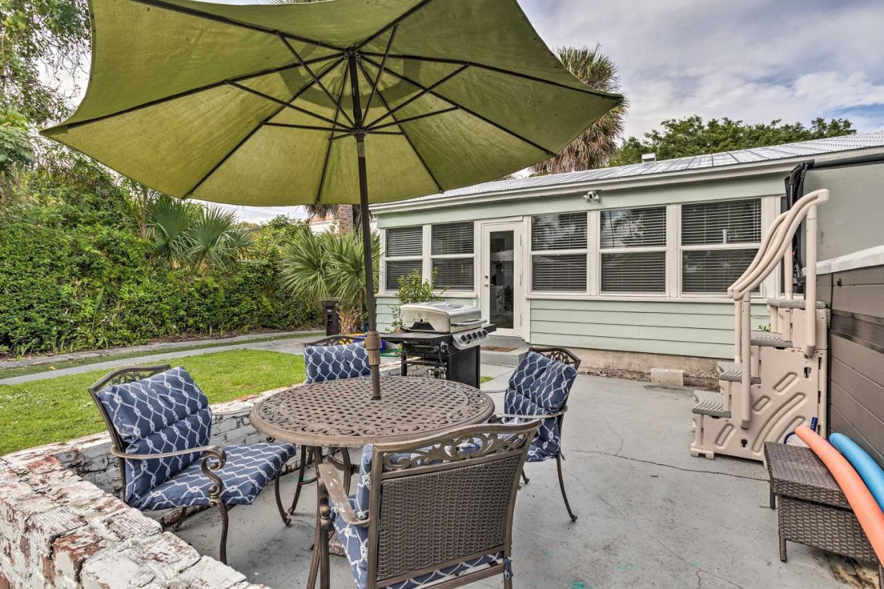 West Palm With Shared Backyard