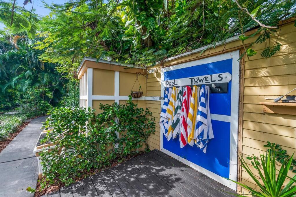 Villa Tropical Oasis Located Near With Pool And Hot Tub *