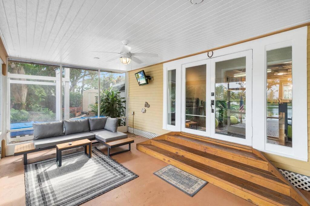 Tropical Oasis Located Near With Pool And Hot Tub Villa *