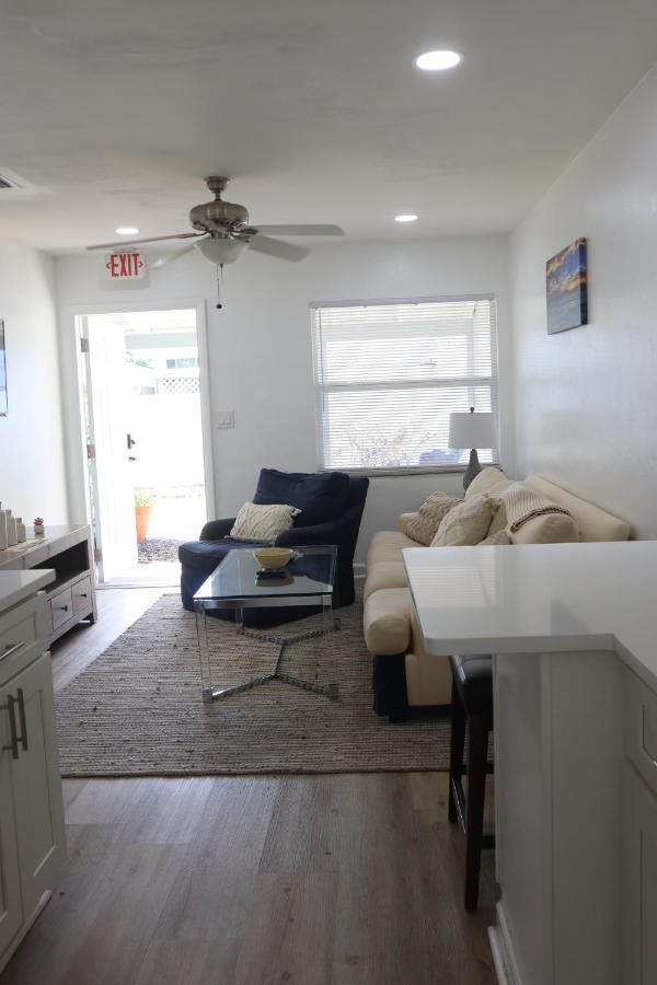 Hidden Oasis ** Stunning 2 Bedroom ** Sunset Shores * West Palm Beach