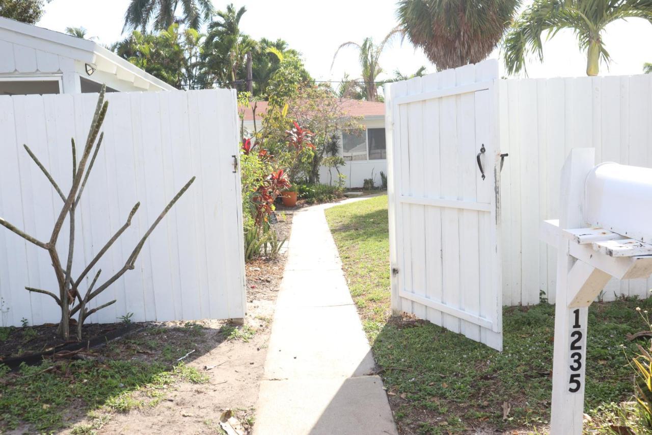 Tropical Retreat ** 2 Bedroom ** Singer Island Apartment