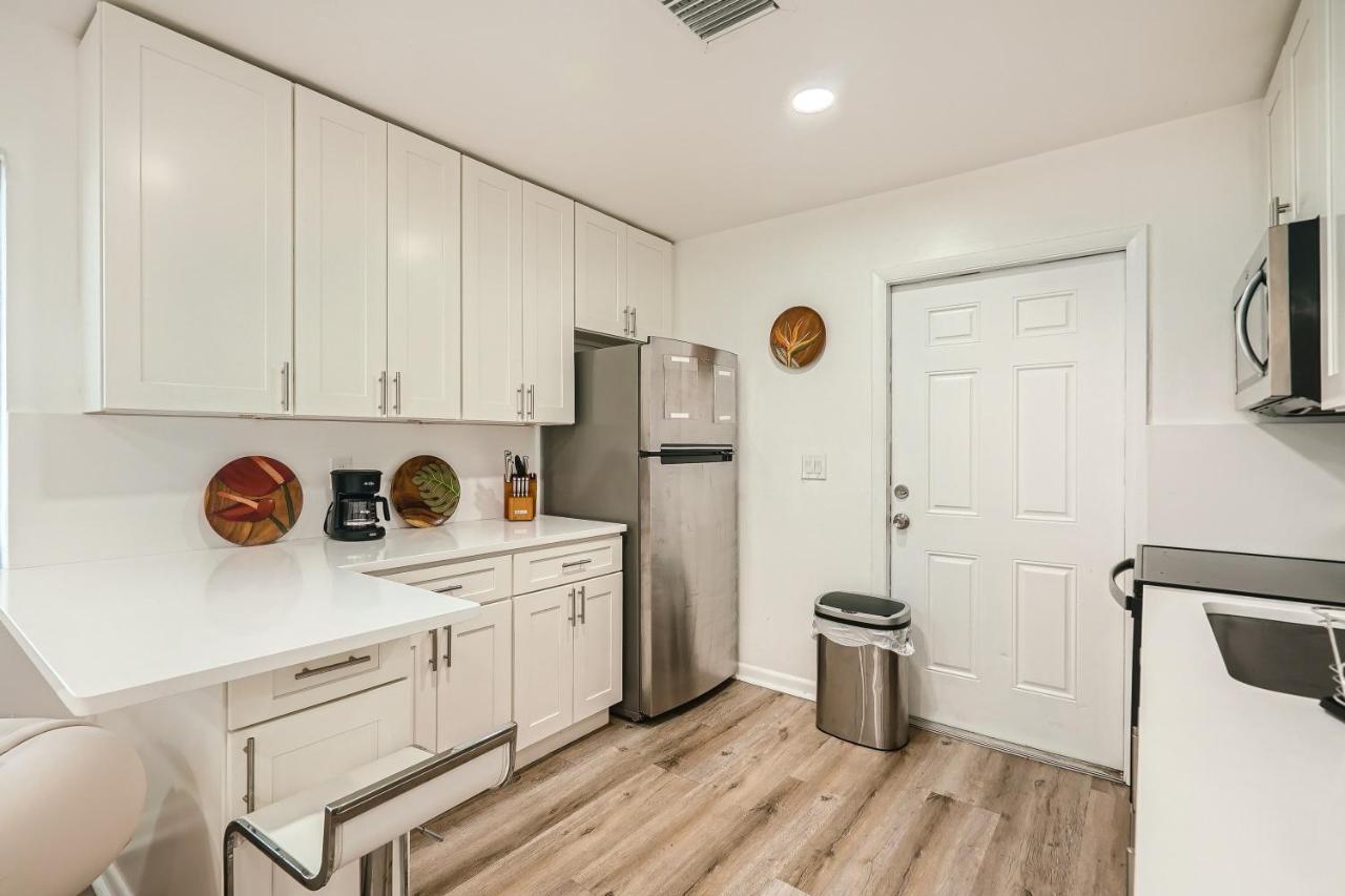 Tropical Retreat ** 2 Bedroom ** Singer Island Apartment West Palm Beach