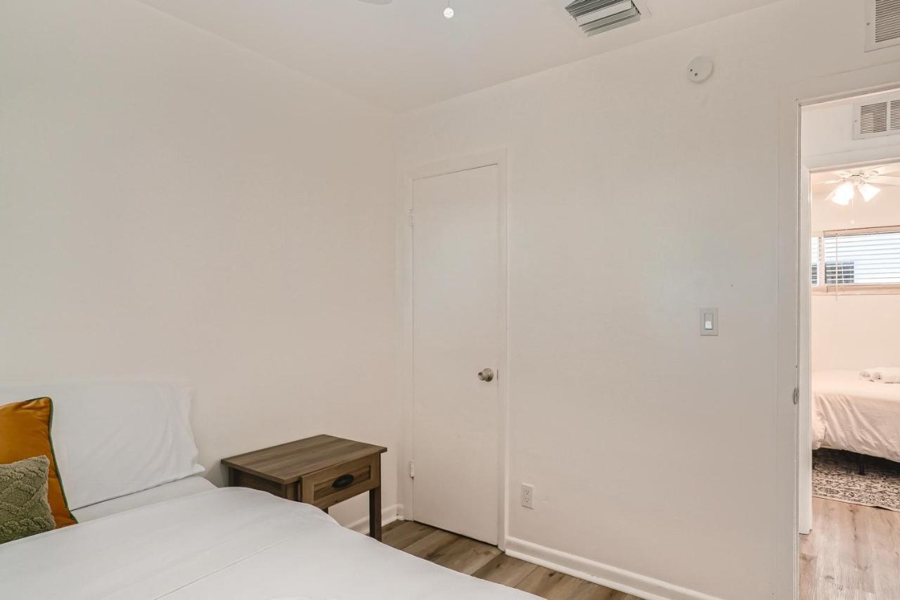 Apartment Tropical Retreat ** 2 Bedroom ** Singer Island *