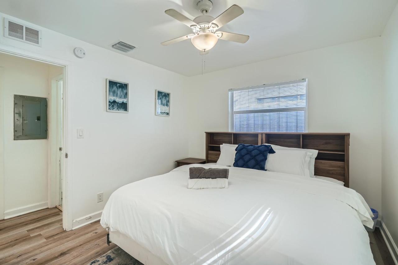 Hidden Oasis ** Stunning 2 Bedroom ** Sunset Shores Apartment