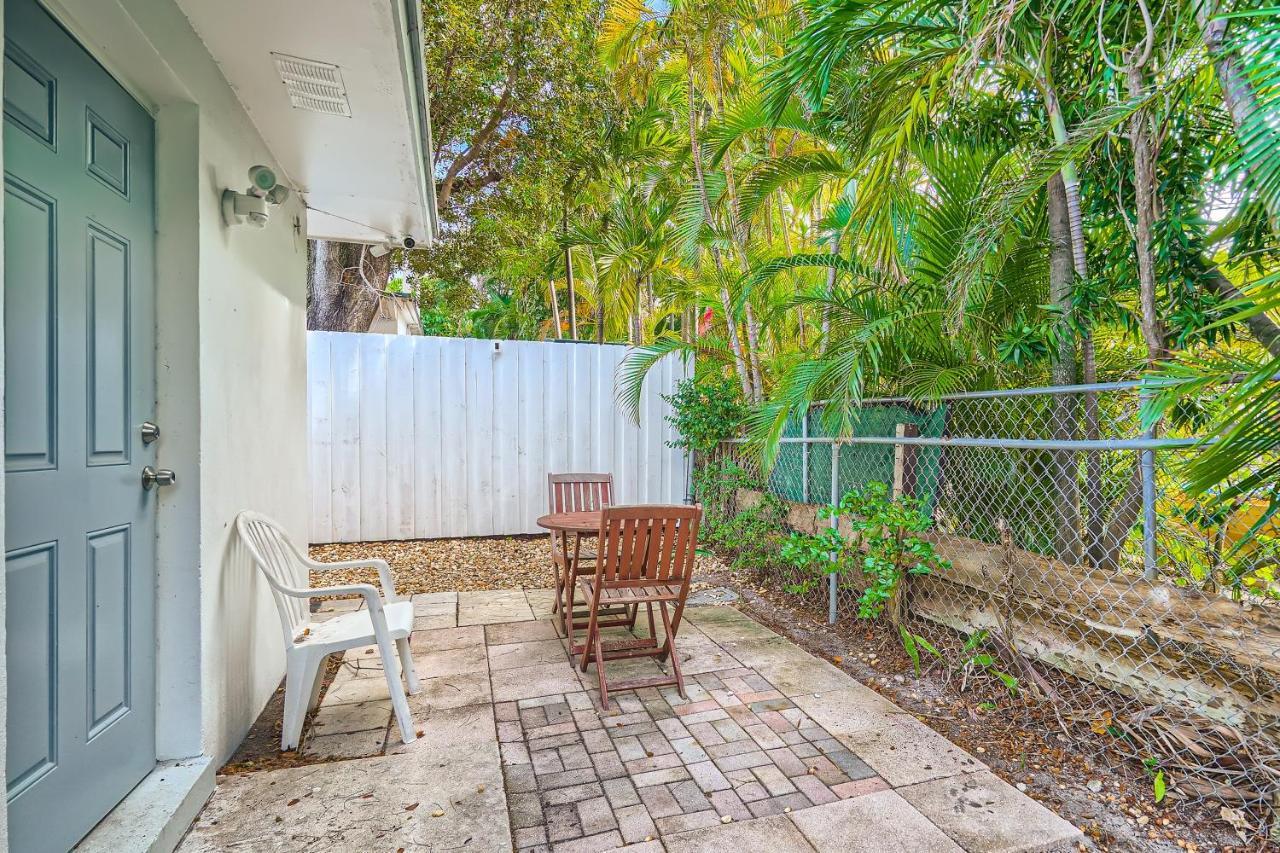 Tropical Retreat ** 2 Bedroom ** Singer Island Apartment