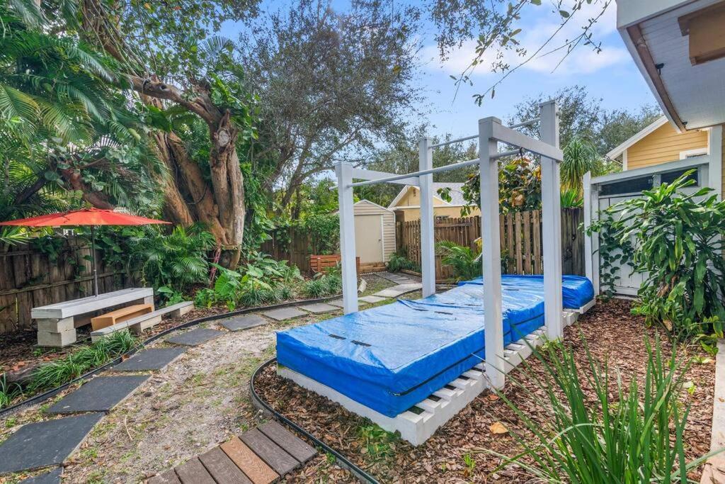Tropical Oasis Located Near With Pool And Hot Tub *