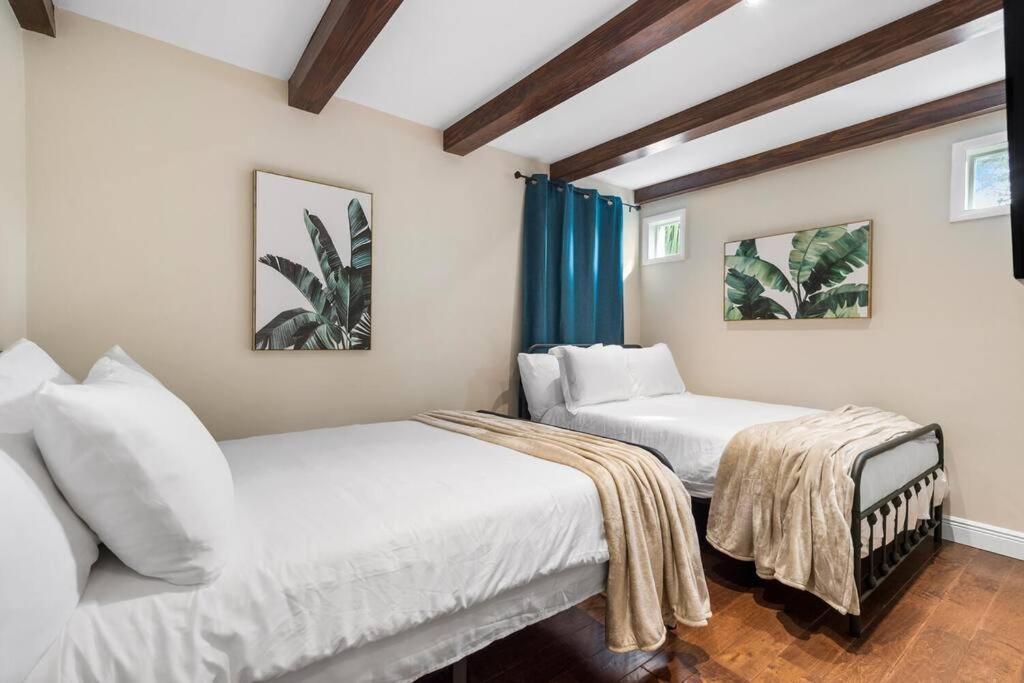 Villa Tropical Oasis Located Near With Pool And Hot Tub
