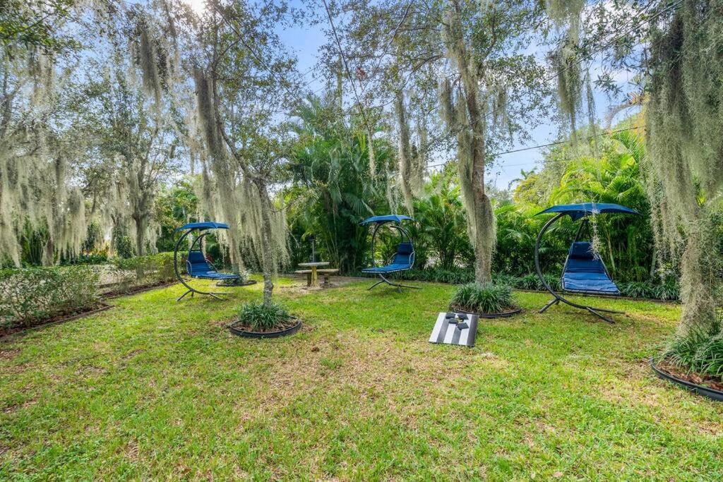 Tropical Oasis Located Near With Pool And Hot Tub *