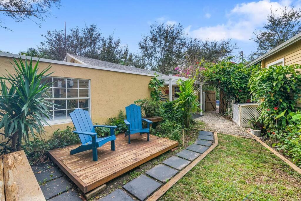 Tropical Oasis Located Near With Pool And Hot Tub Villa