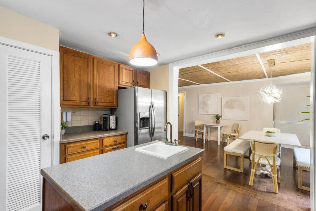Villa Tropical Oasis Located Near With Pool And Hot Tub