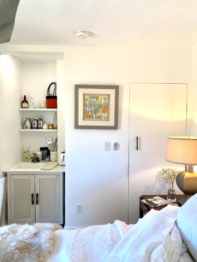 Retreat W/private Deck Guest house West Palm Beach