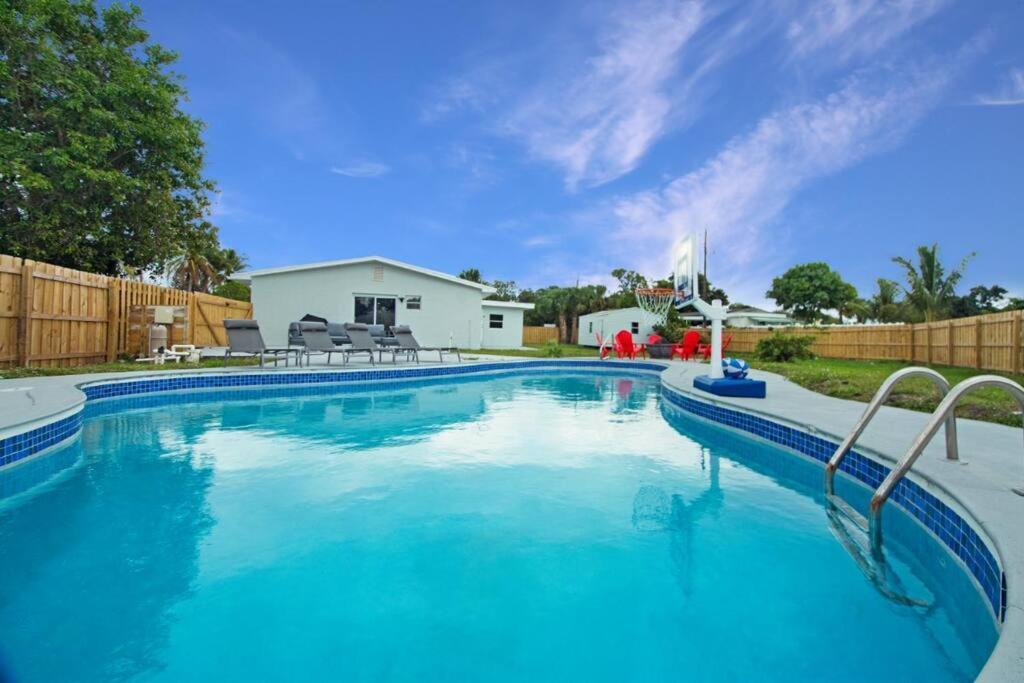 Pool Home- Paxton