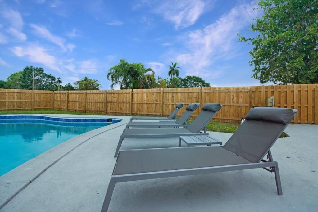 Pool Home- Paxton Holiday home West Palm Beach