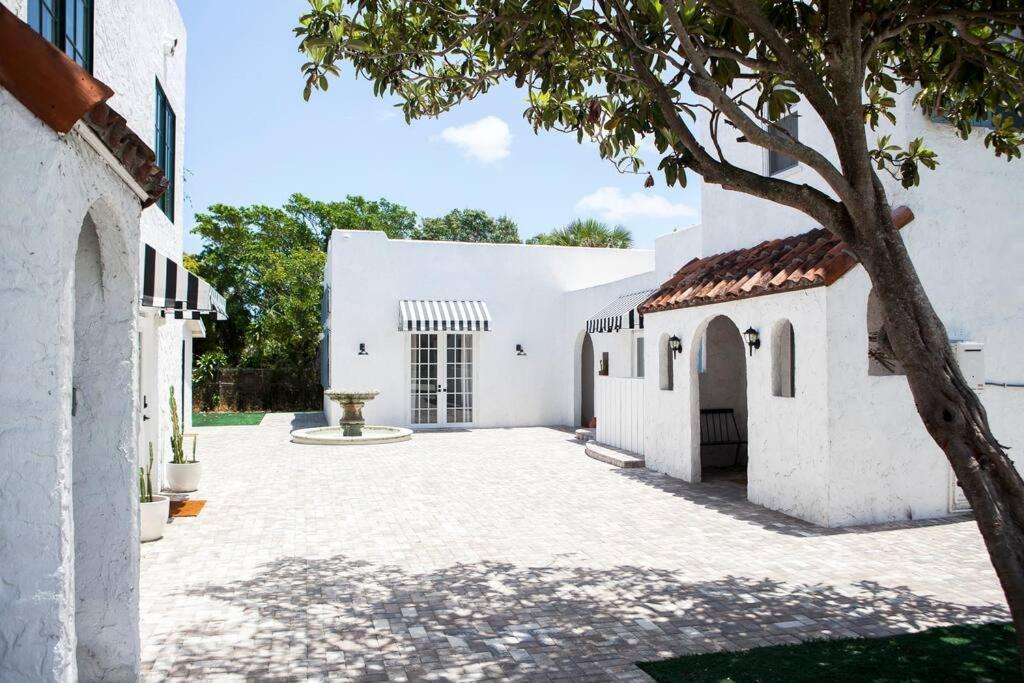 Amazing Massive Studio Close To Beach & Downtown Holiday home *