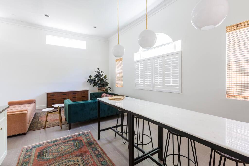 Amazing Massive Studio Close To Beach & Downtown West Palm Beach