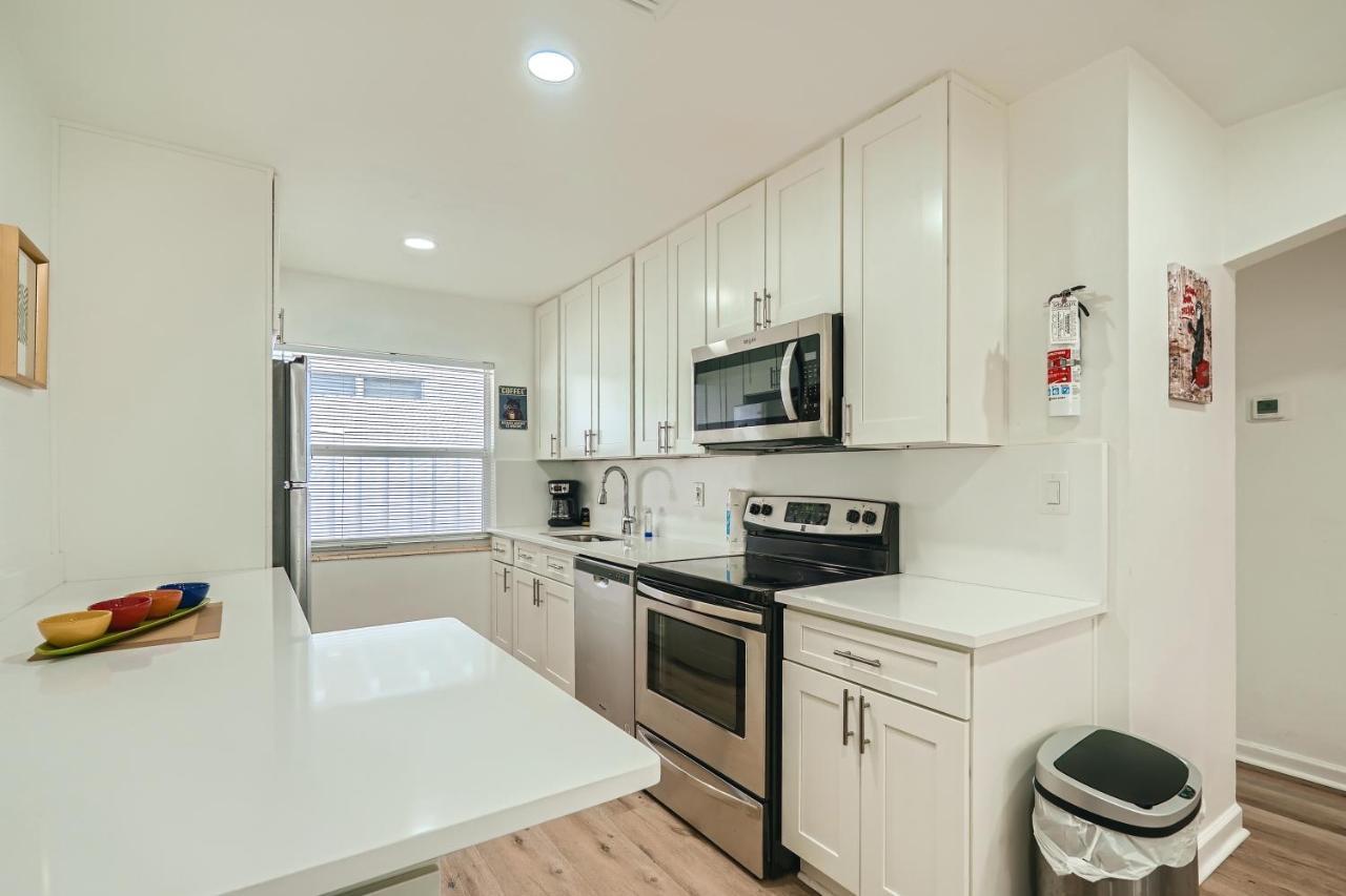 Apartment Hidden Oasis ** Stunning 2 Bedroom ** Sunset Shores West Palm Beach