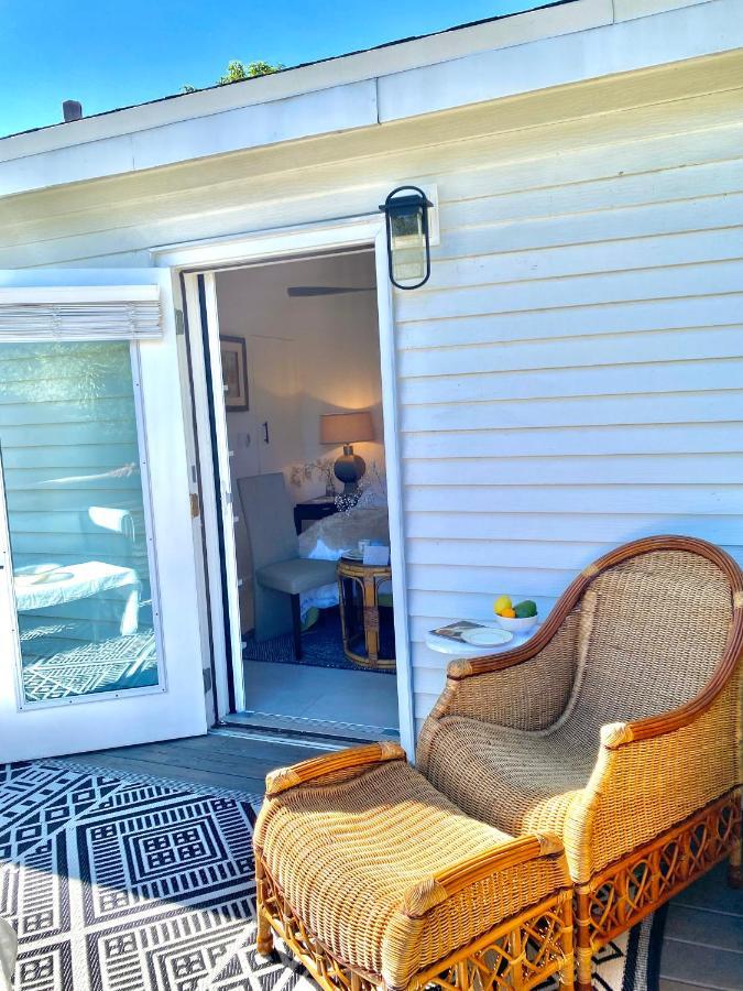 Retreat W/private Deck Guest house *