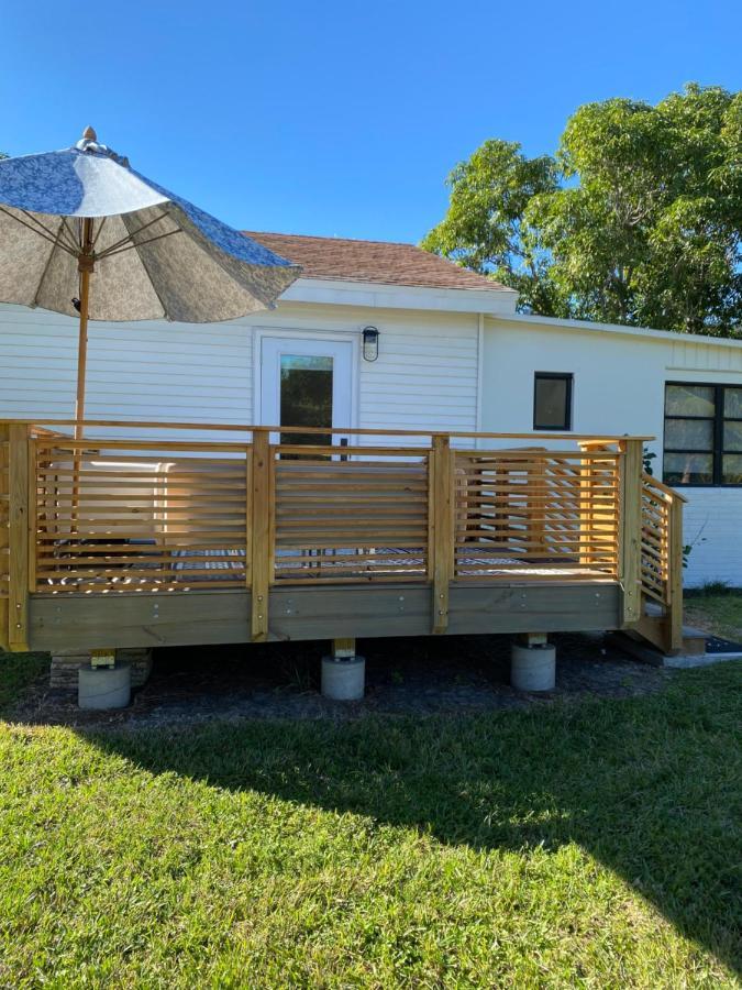 Retreat W/private Deck Guest house