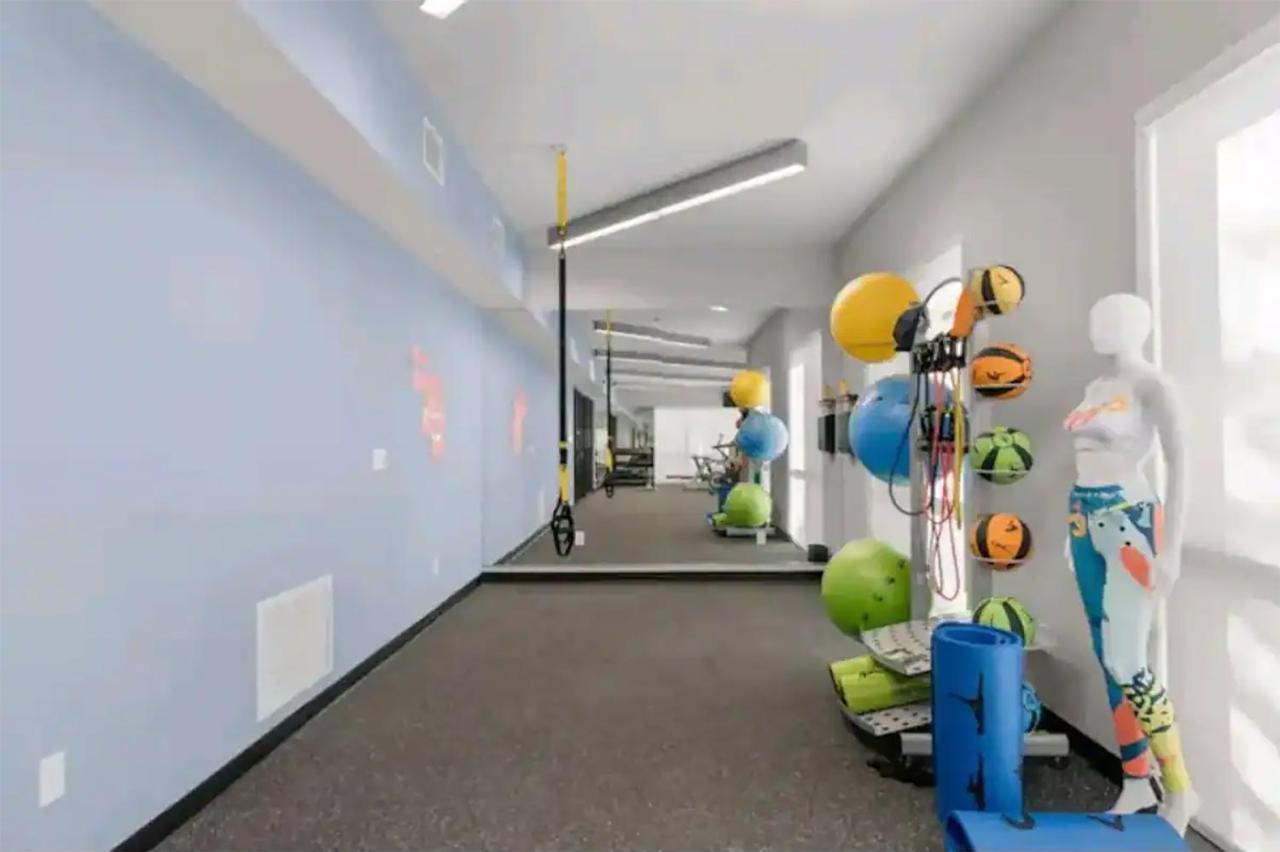 Lux Urban Retreat: Family-friendly Staycation With Gym & Ev Charging Apartment