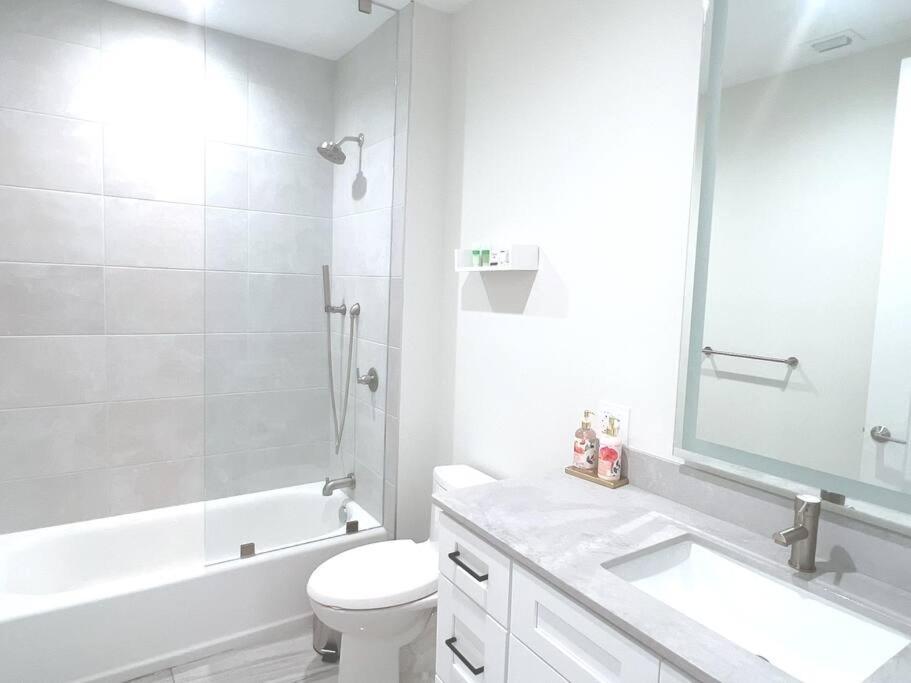 Luxe & Cozy 3beds,2rooms,ev Gym Near Beaches&downtown Wpb Apartment